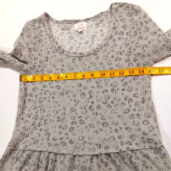 Cozie by Pink Rose Women's (Size S) Dk & Lt Gray Leopard Print Long Sleeve Top - Picture 8 of 8